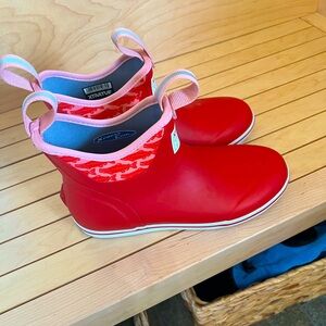 NWOT. Xtra Tuff- red salmon. Women’s size 7